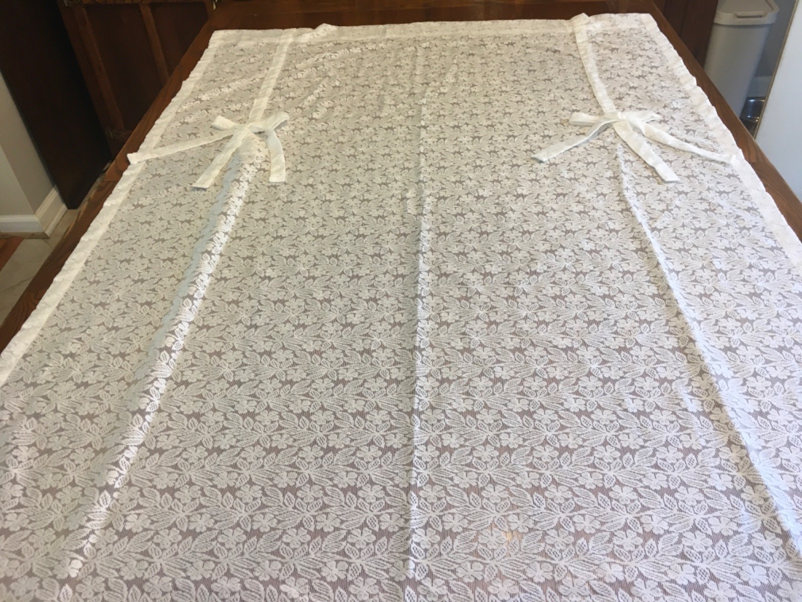 Martha Stewart 1 balloon Shade panel white lace with ties 62×41 wide