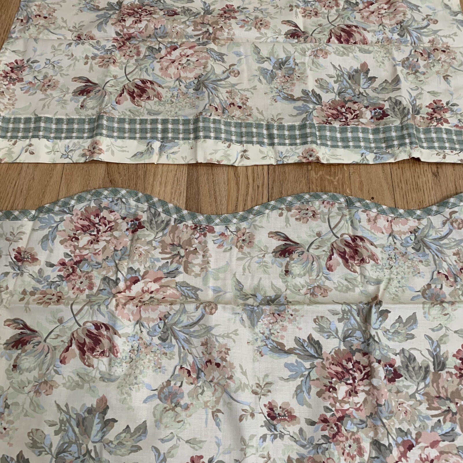 JC Penney Home Collection One Tier Curtain Pair Reese Floral Beige NIP New