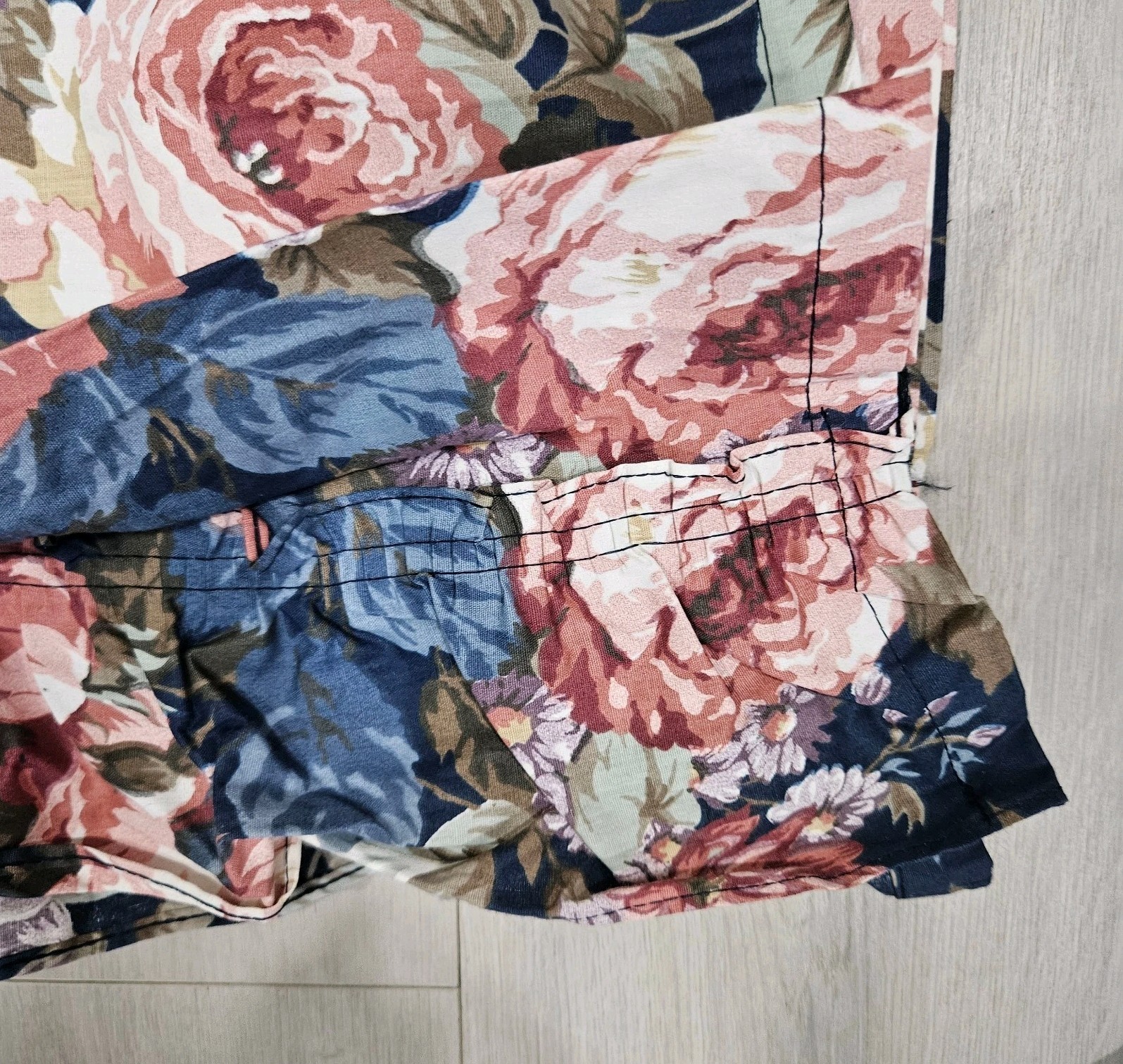 VTG JC Penney Big Pink Floral Roses Window Valances Navy Blue Chintz Pair 70X18″
