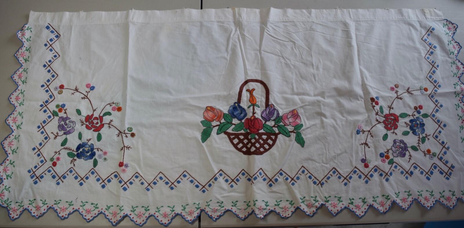 3593 Pretty vintage hand embroidered cotton valence/ curtain, floral baskets