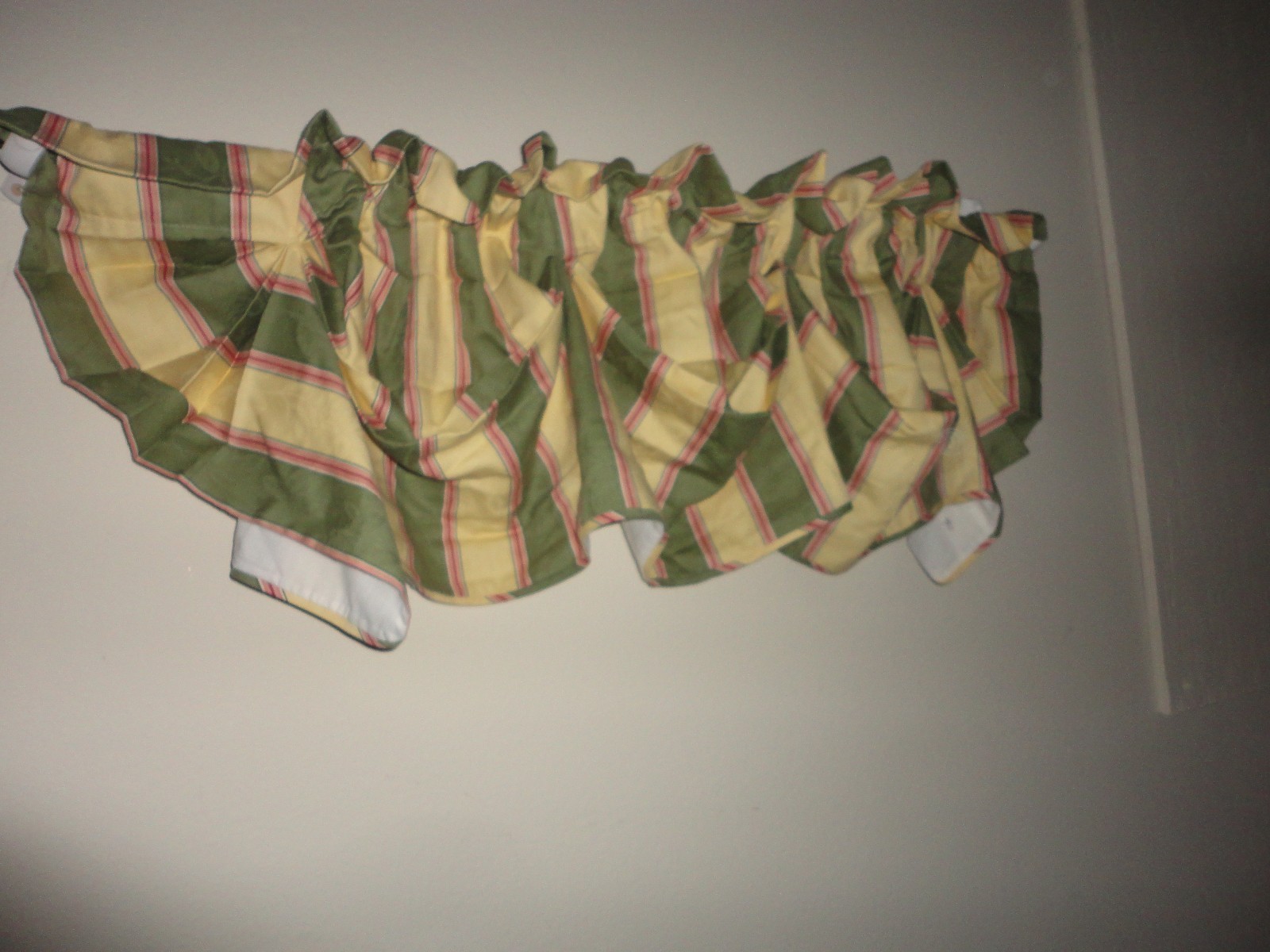 WAVERLY CAPULET STRIPE LIGHT YELLOW CORAL GREEN AMANDA (1) TUCK VALANCE 78 X 16