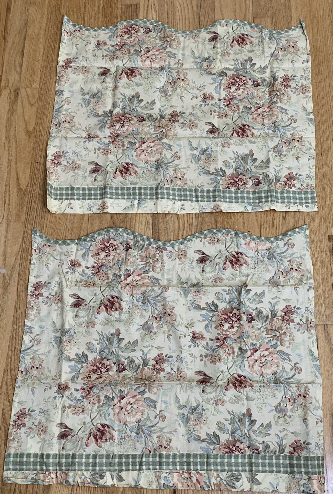 JC Penney Home Collection One Tier Curtain Pair Reese Floral Beige NIP New