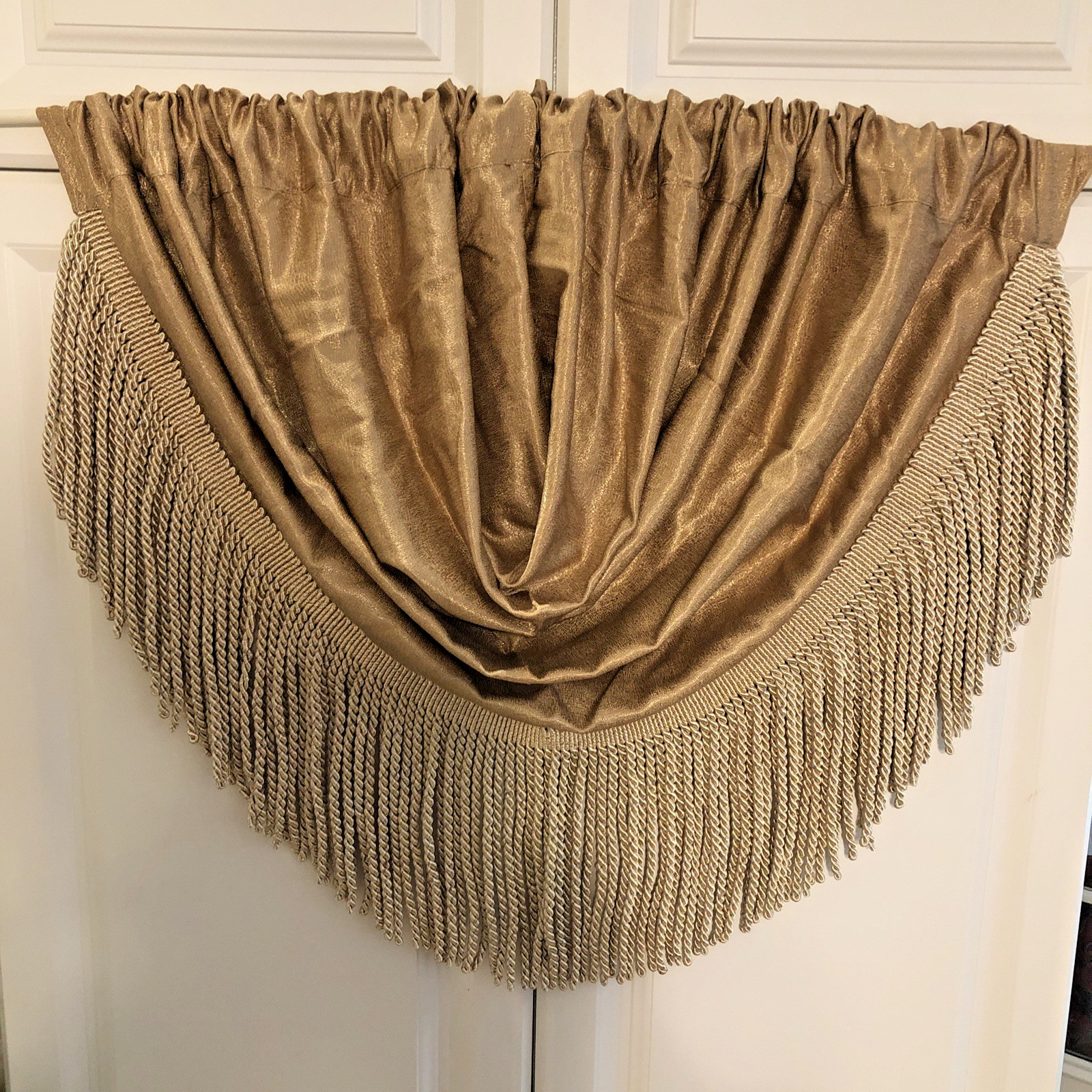 JC PENNEY ESTATE GOLD ROPE FRINGED (1) WATERFALL VALANCE 26 X 35 / 9″ FRINGE