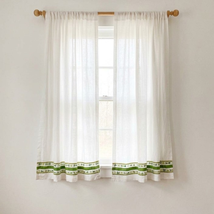 Vintage Embroidered White/Green Curtains 2 Panels 28″ W X 36″ Long Cottage/Farm