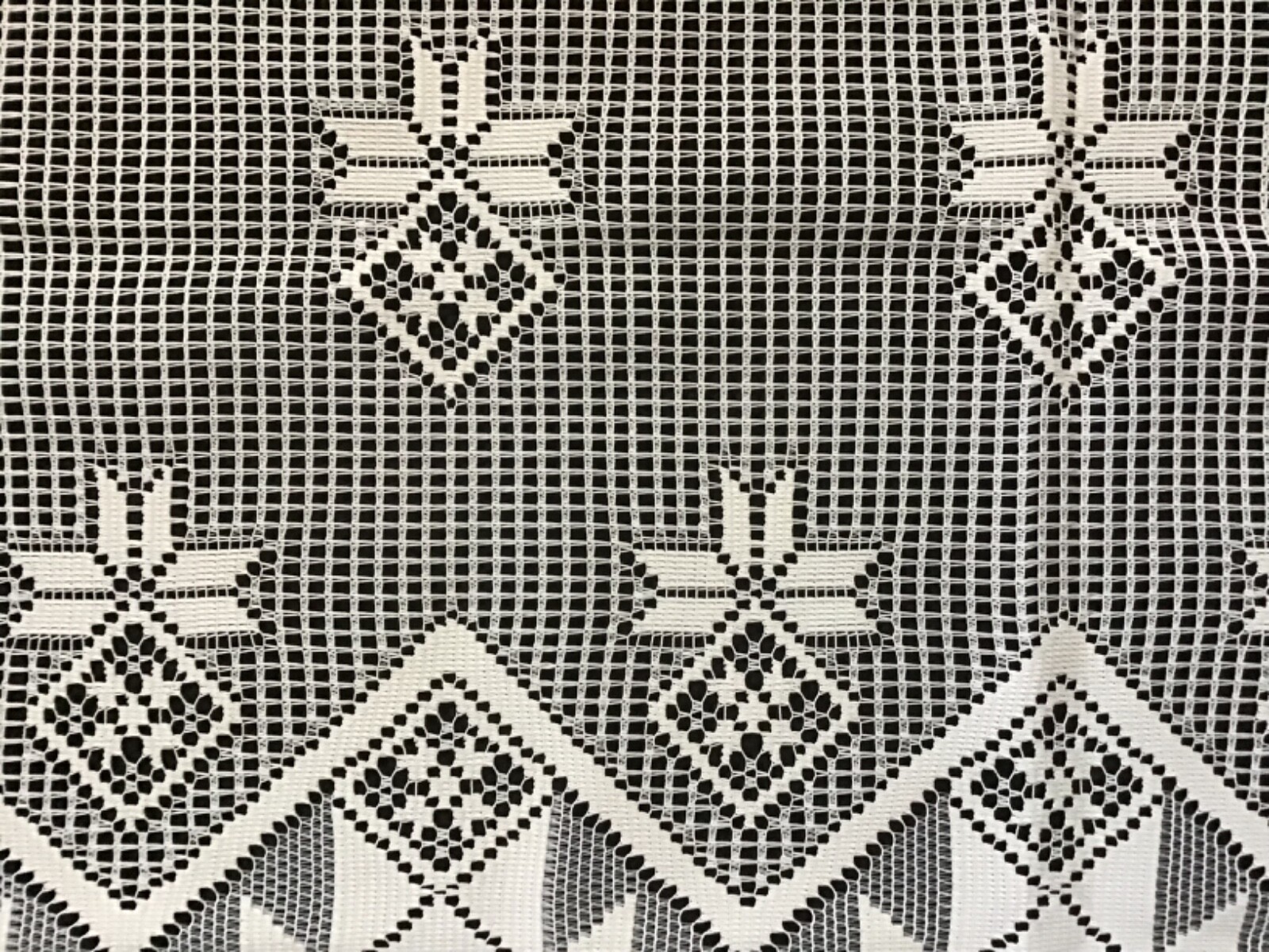 Window Tier Lace Ivory Patchwork Quilt design 60’W x 35’L