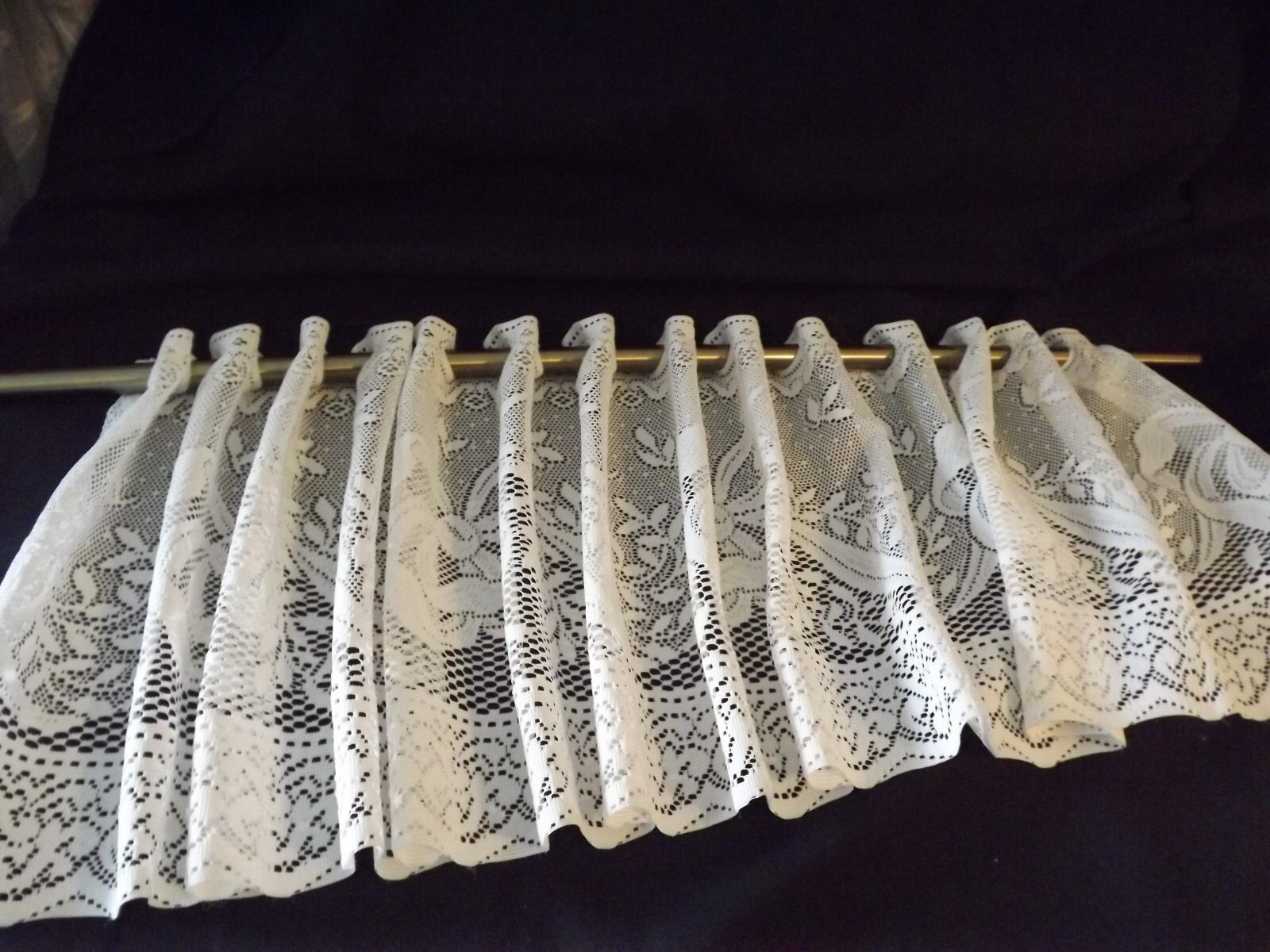 VALANCE 12″ X 60″ WHITE LACE FLORAL w/ RIBBON BOWS
