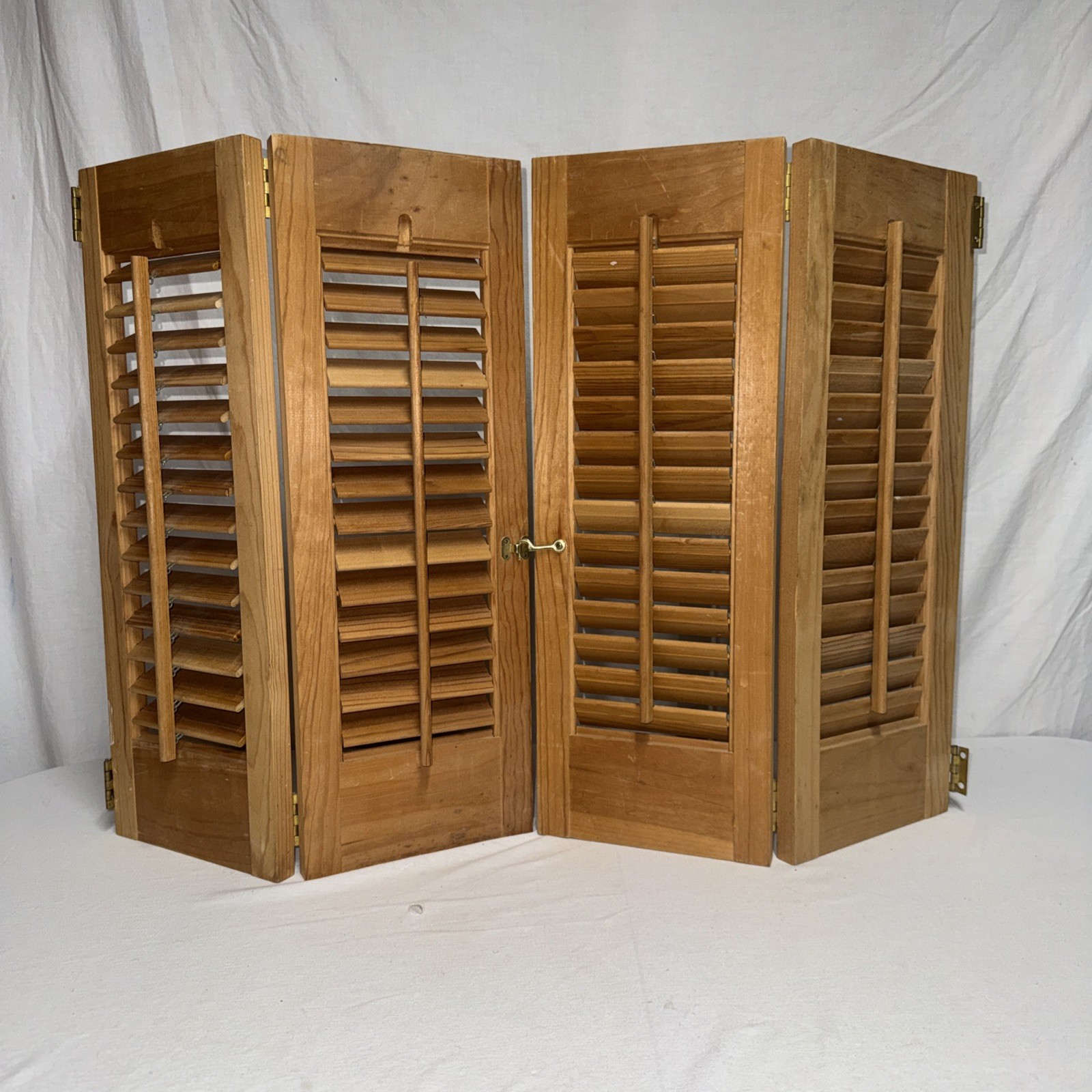 Vtg Wood Plantation Shutters Set of 2 Panels 20″H X 14”W Louver tilt rod Vguc