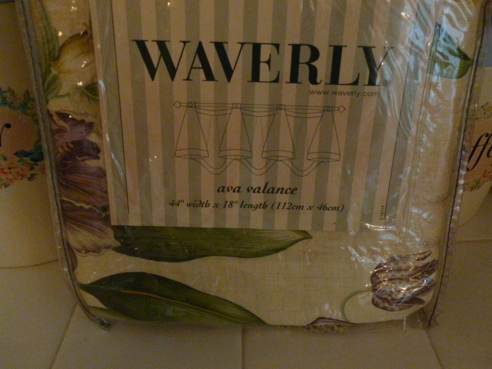 NIP New In Package Beautiful Waverly Ava Floral Valance 44×18