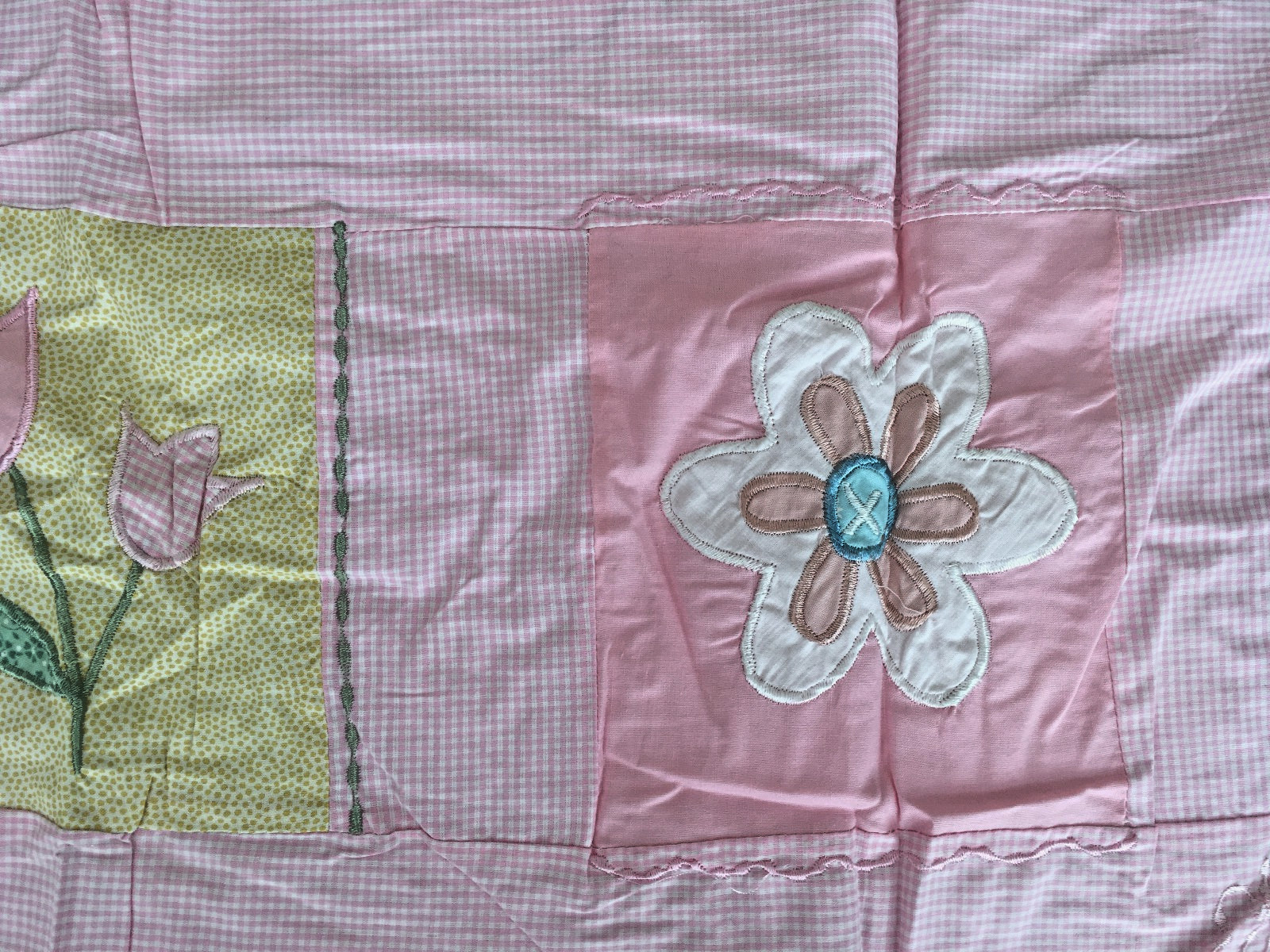 VALANCE ~ FLOWERS APPLIQUED on PATCHWORK ~ Window Box Pink NEW
