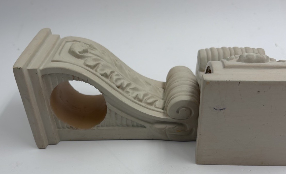 Pair Of Corbels Unbranded Off White Acanthus Leaf Design Preowned Good Condition