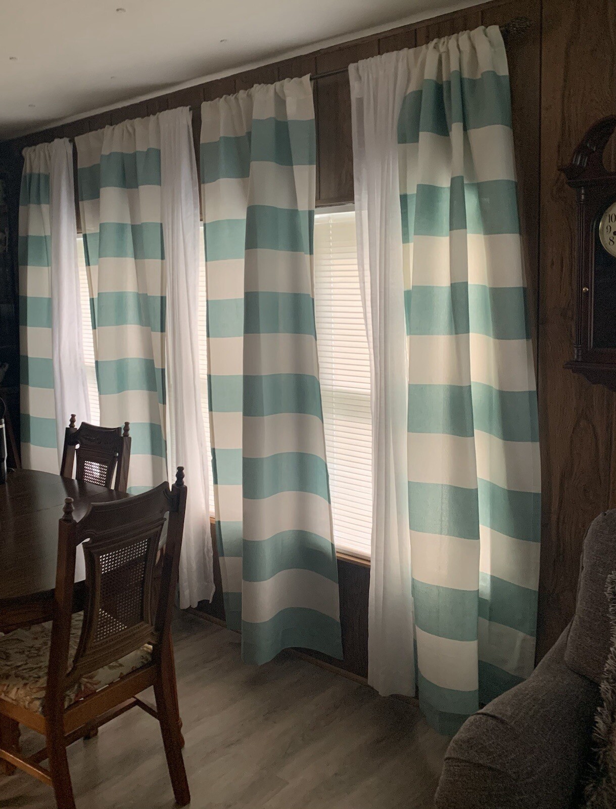 Living room drapes 84 inches long. 10 Panels total.
