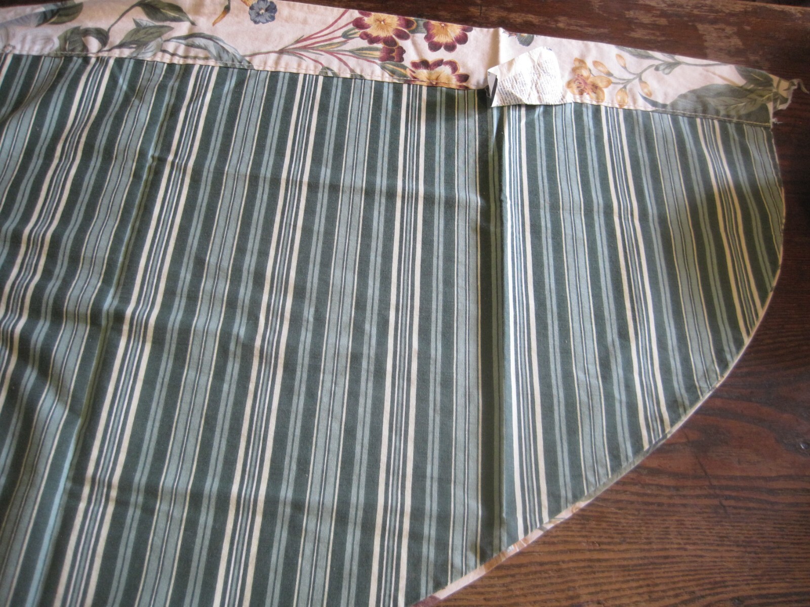 Crown Crafts Williamsburg Garden Image Magnolia/DOGWOOD Floral/Striped 2 VALANCE