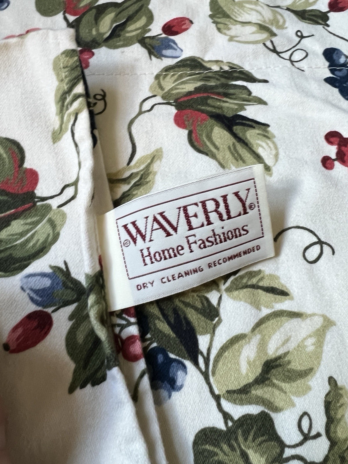 Waverly Grape Vine Valance, White Multi, 15″x74 in, Rod Pocket