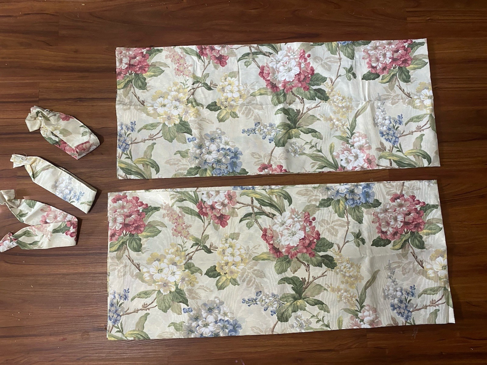 Burlington 2 Valances & 4 Tiebacks Floral Pink Green Blue Yellow 17.5″ x 84″