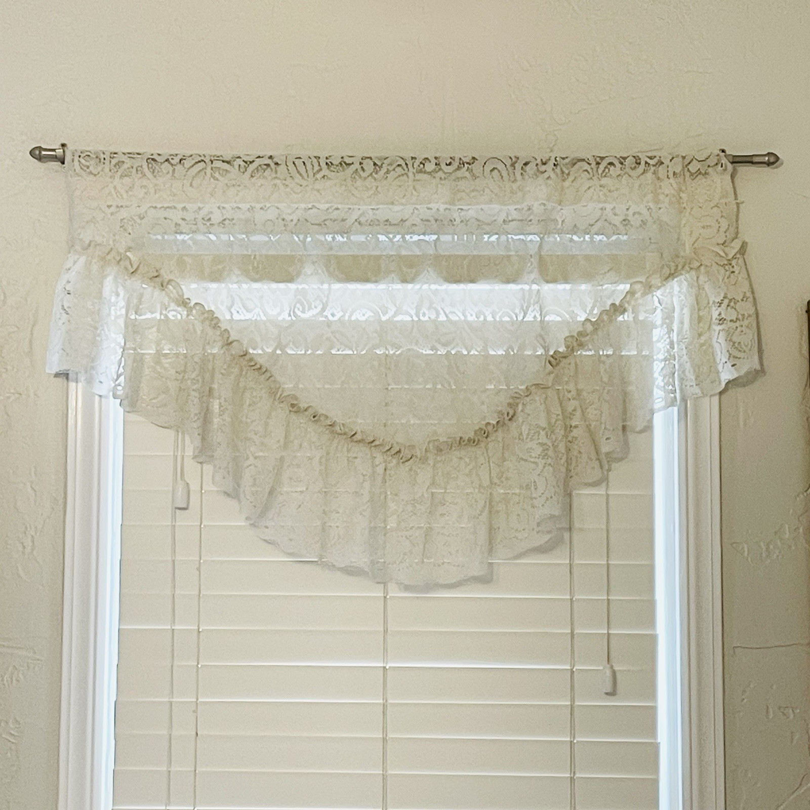 Vtg Ivory Lace Ruffle Valance 37×22” Cottage Core Victorian French Country