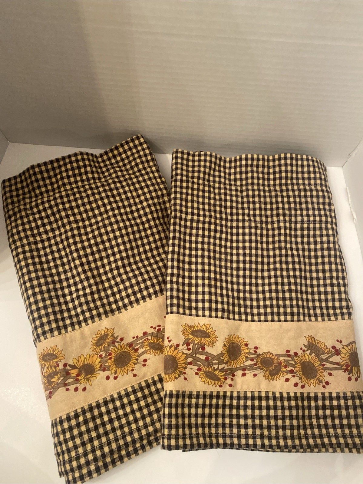 The Country Home Collection Primitive Sunflower,Pip-berries 2 Valances 72×14.