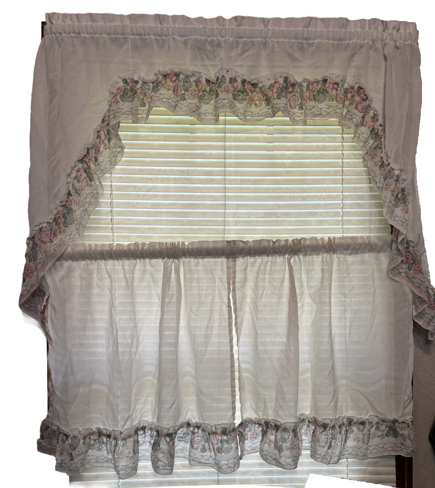 2 Pair Of Kitchen curtains Tops And Bottoms White Floral