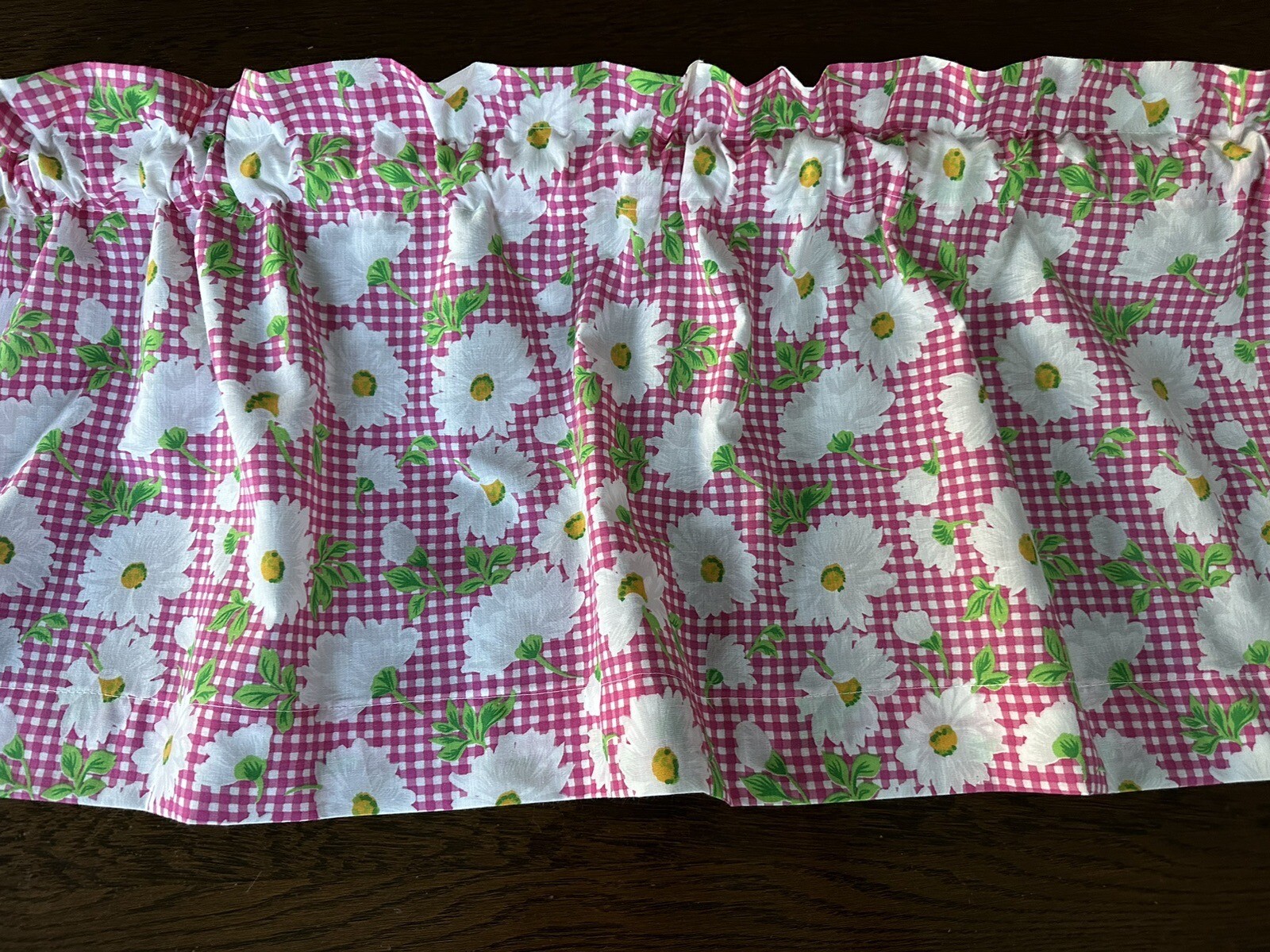 White Daisy Valance On A Pink Checked Background. New Handmade