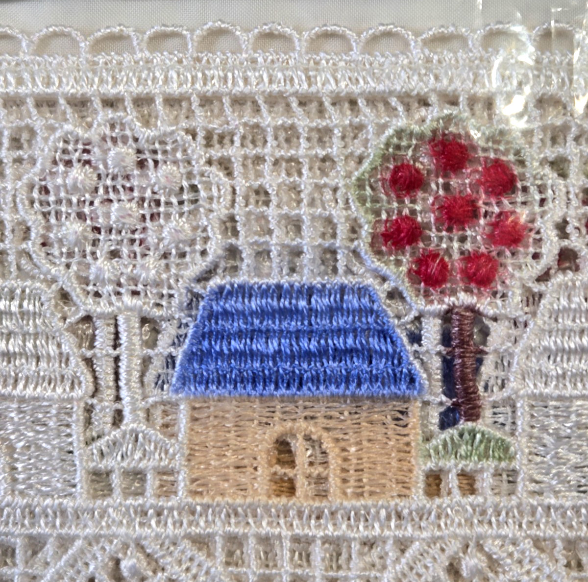 Vtg CHF & You Mainstreet Lace window Valance 60×14 Cottage Core House Tree NIP