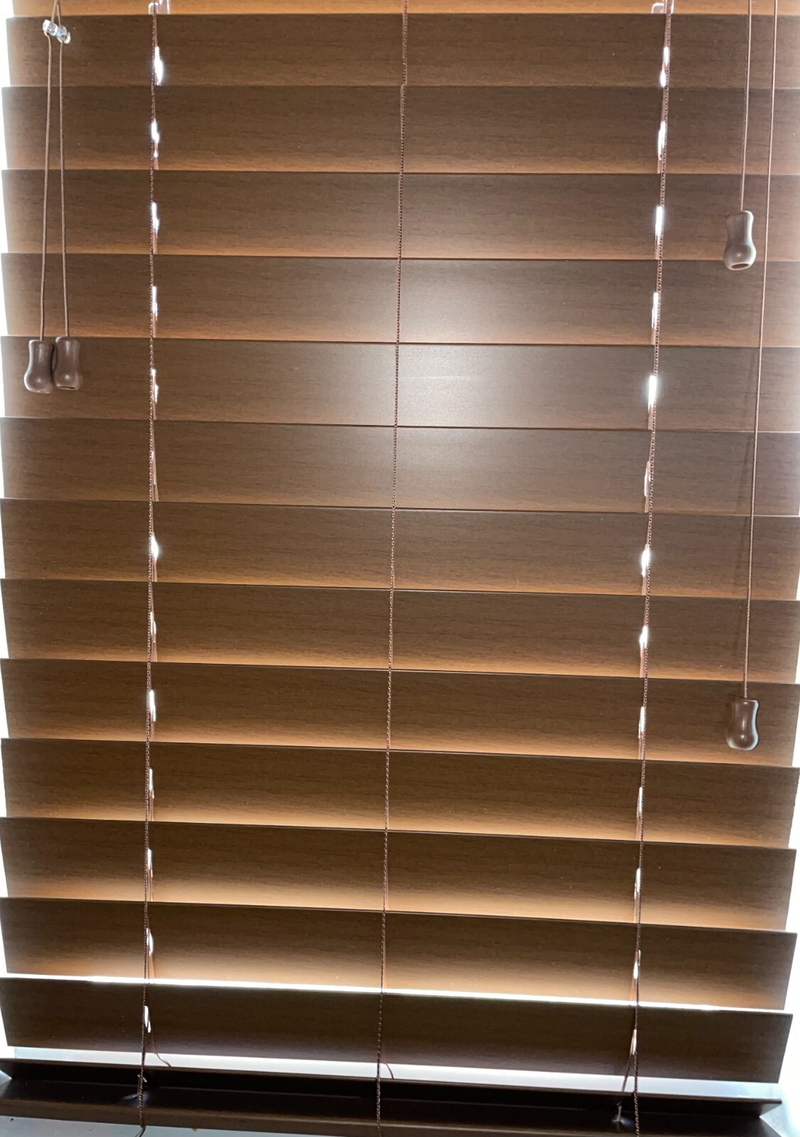 Custom Home 2-1/2 in. Faux Wood Blind in Otter 41″ x 64″ NO RETURNS!
