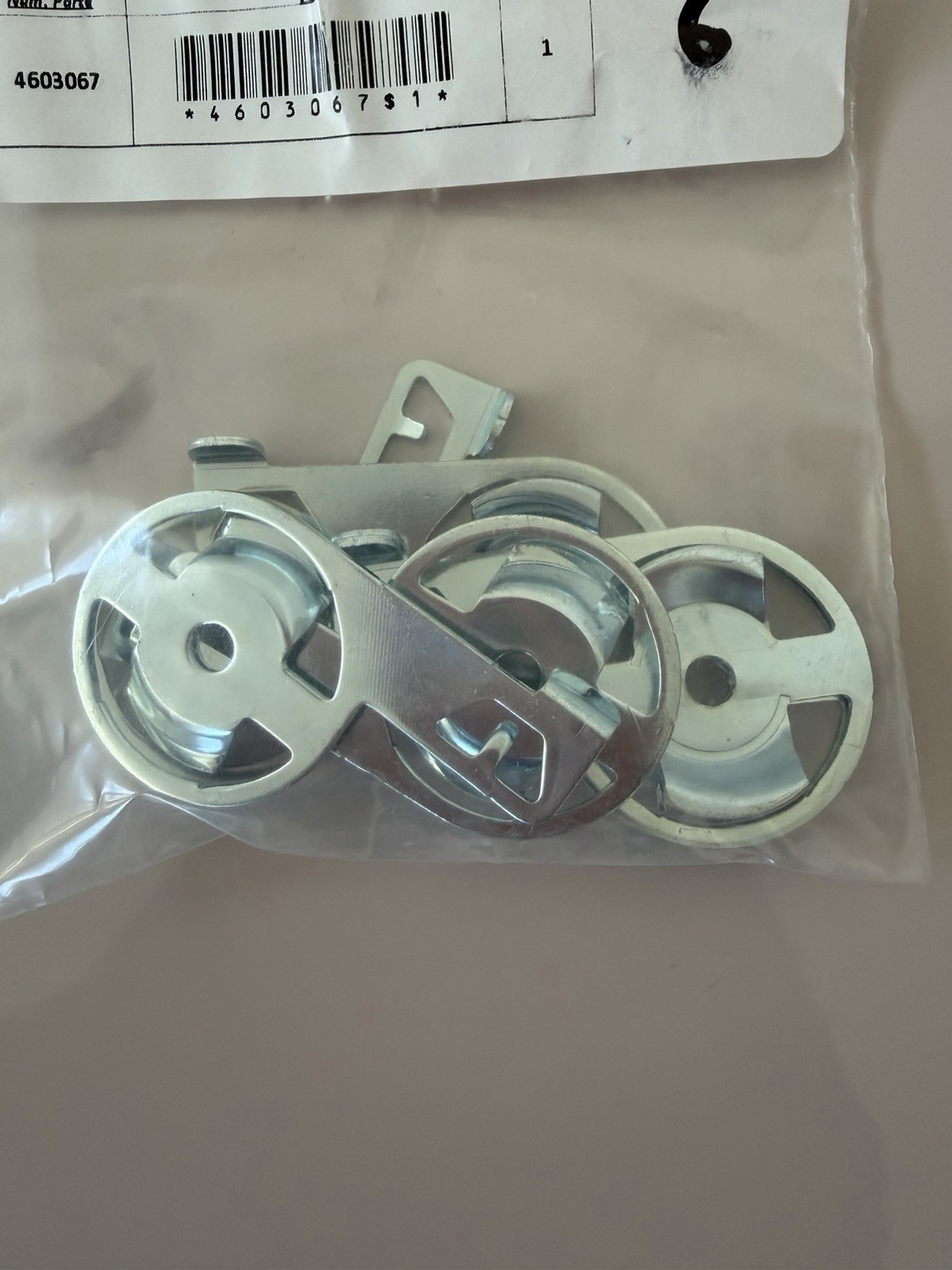 Lutron automated drapery track cam-lock mounting brackets 4603067