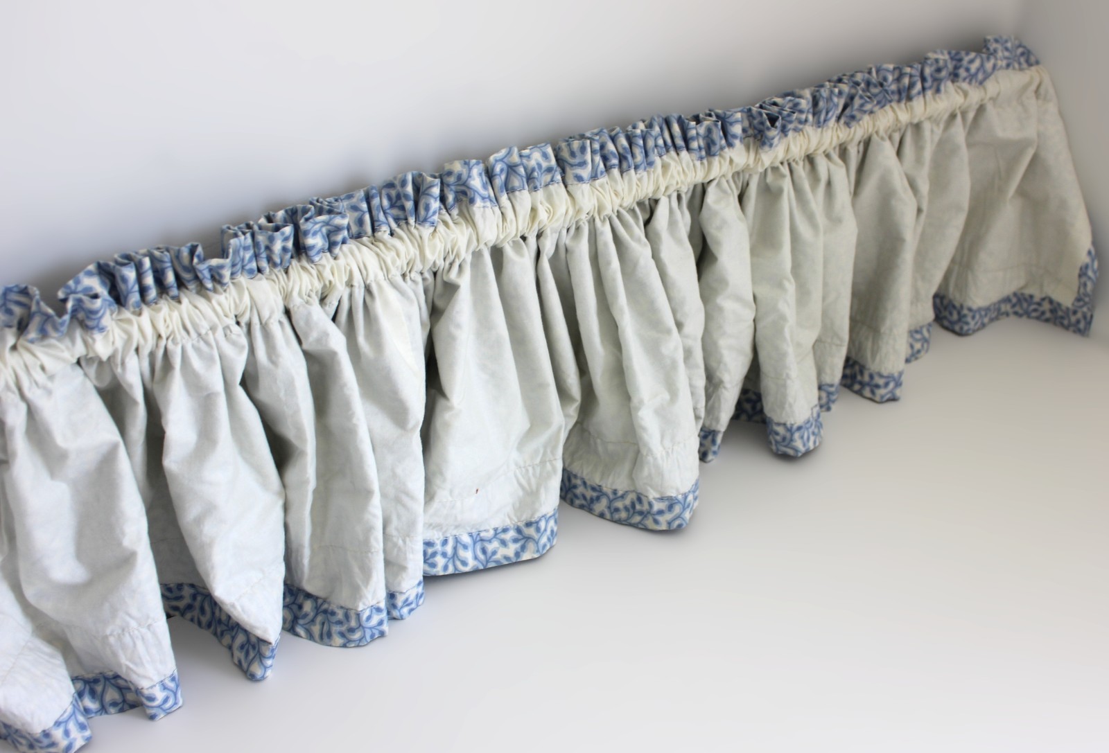 Custom Botanical Valance 150″ Blue & White Rose Hips Lined Dual Rod Pocket Vtg
