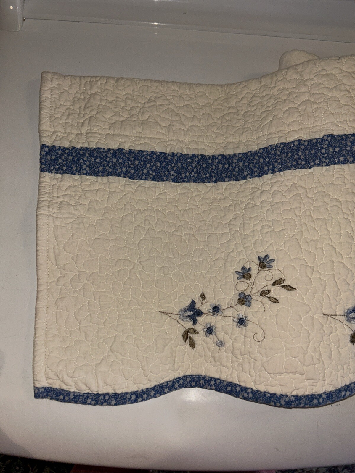 JC Penney Country Cottage Blue Elegant Floral Quilted Valance 52×15