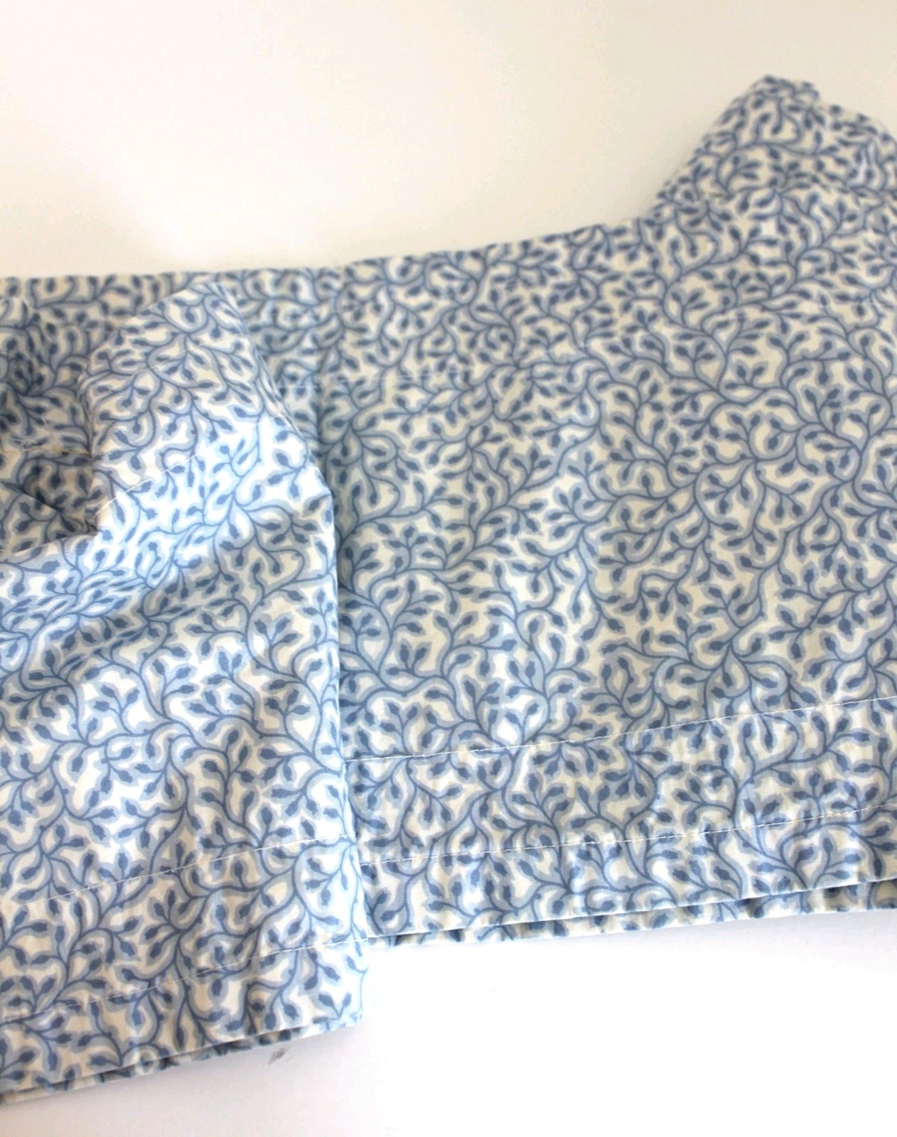 Custom Botanical Valance 150″ Blue & White Rose Hips Lined Dual Rod Pocket Vtg