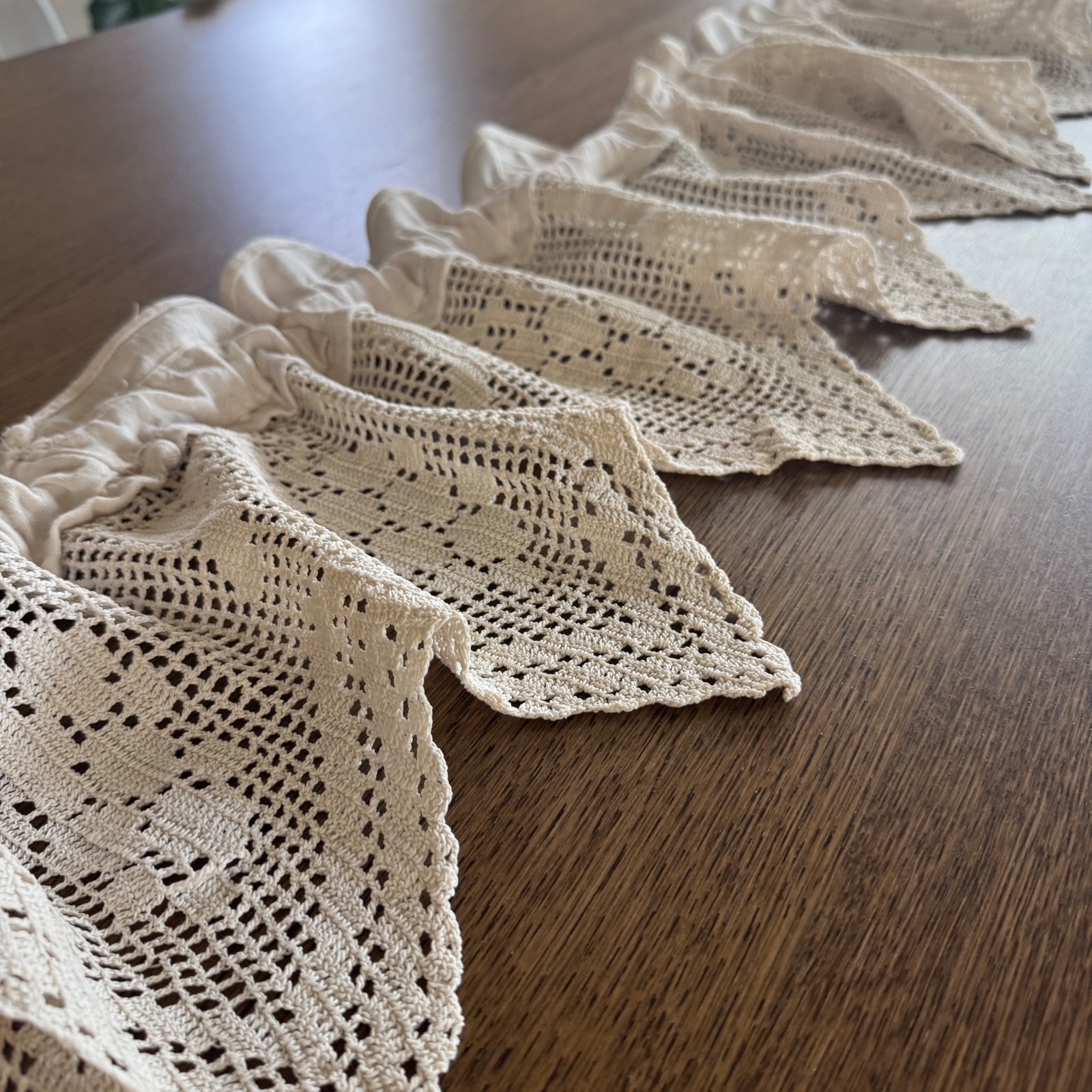 Vintage Crochet Lace Pointed Valance Grannycore Cottage Core Beige