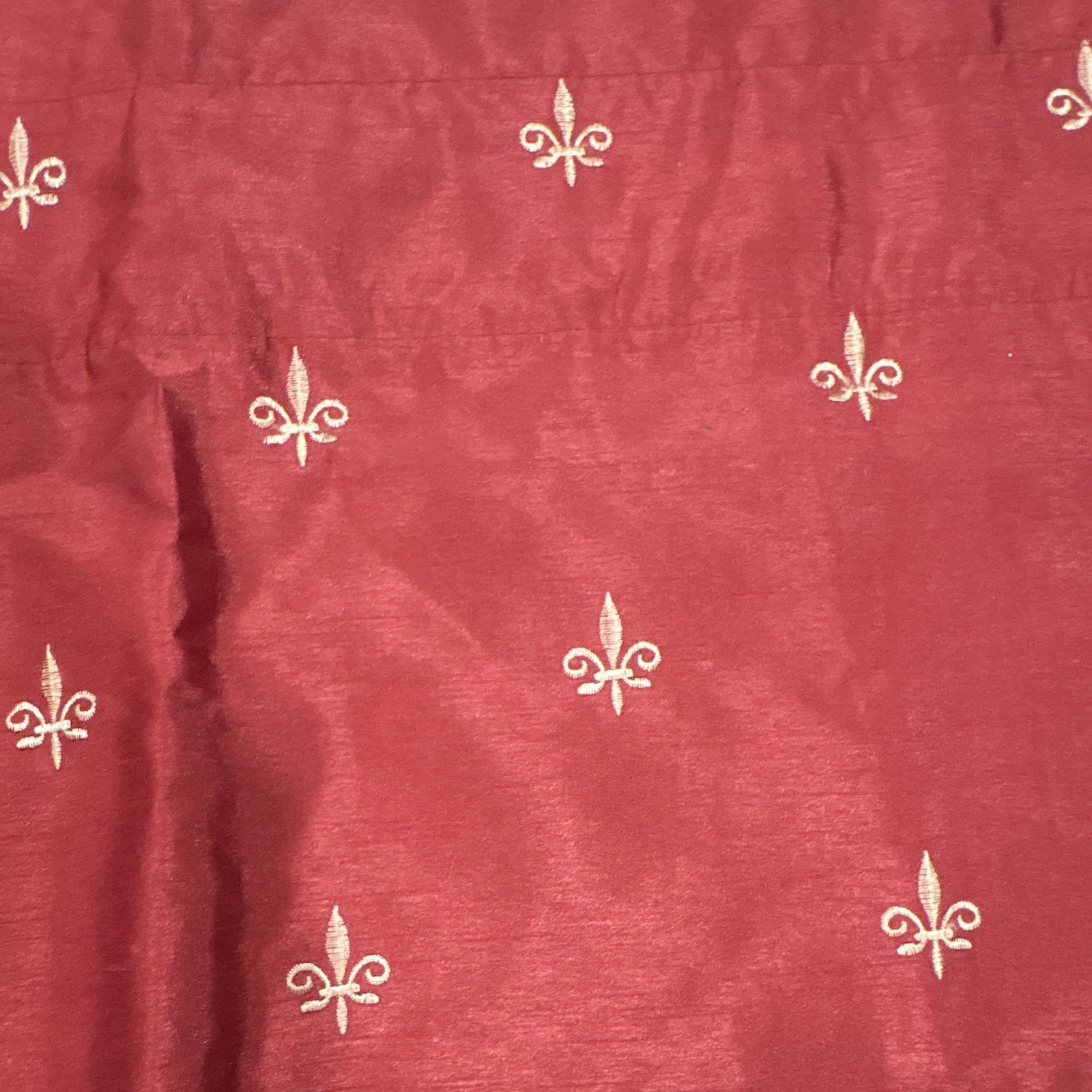 NEW Open Box, Rod-Pocket, Lined Single Valence, 50×17, Red & Wheat Fleur de Lis