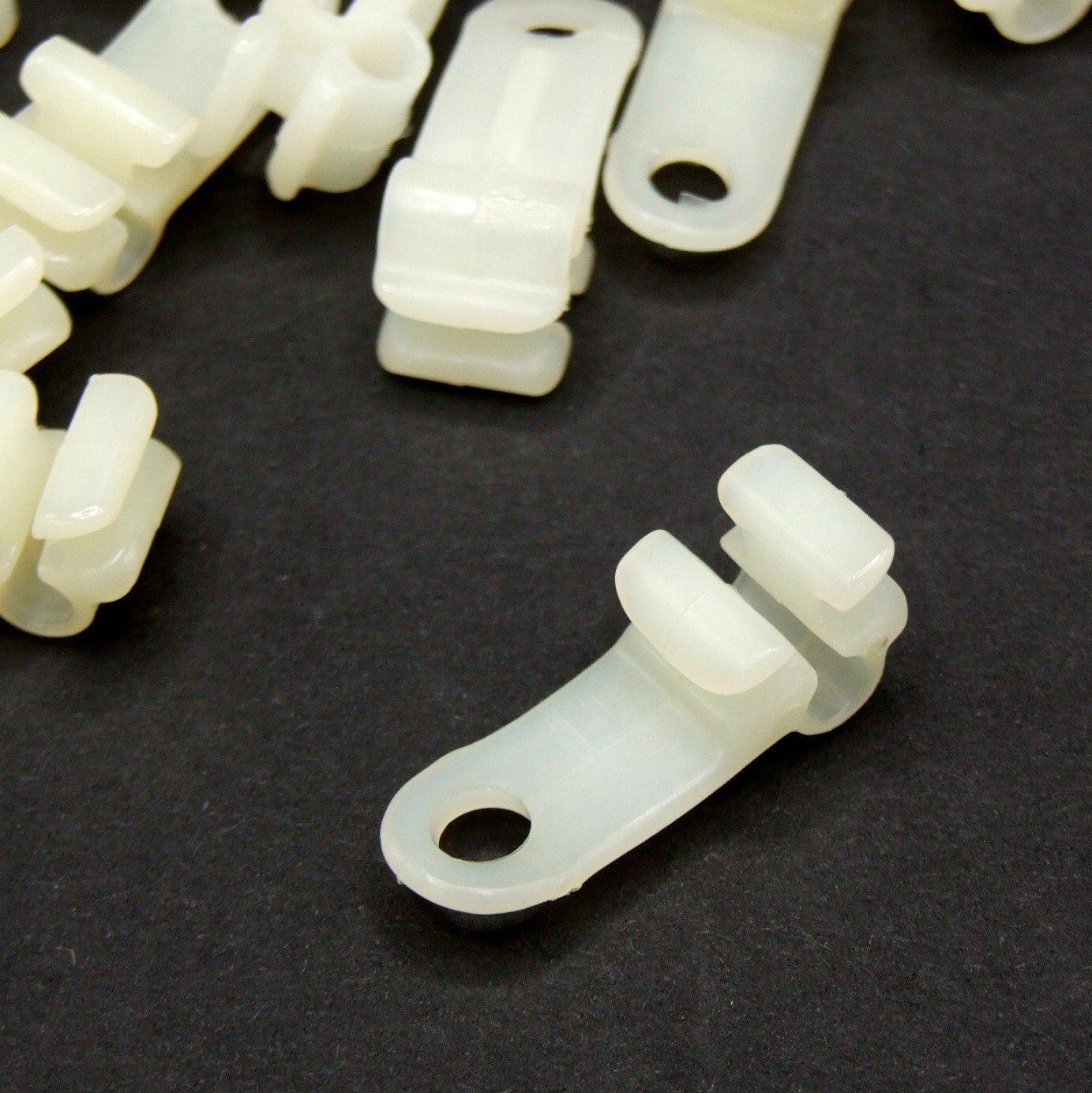 Kirsch 9411.025 Replacement Slides for Empire Traverse Rod 14 Pack