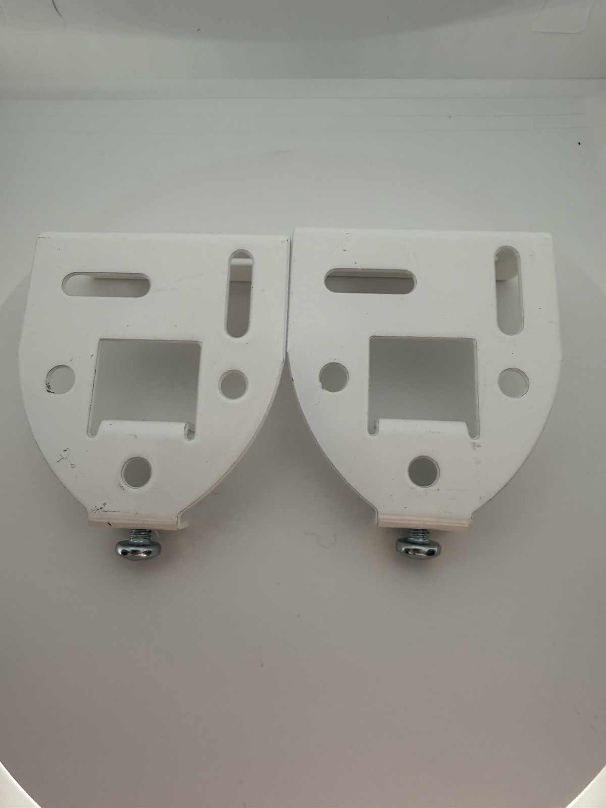 1 Set – Lutron WIN-BRK-64U Roller 64 Universal Roller Shade Brackets