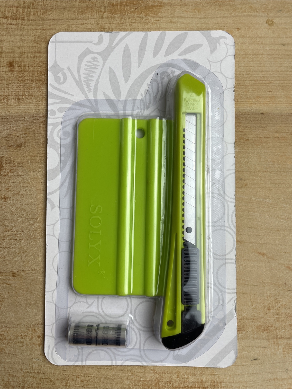 Window Film Or Peel N Stick Wallpaper Trimming Tools with Squeegie