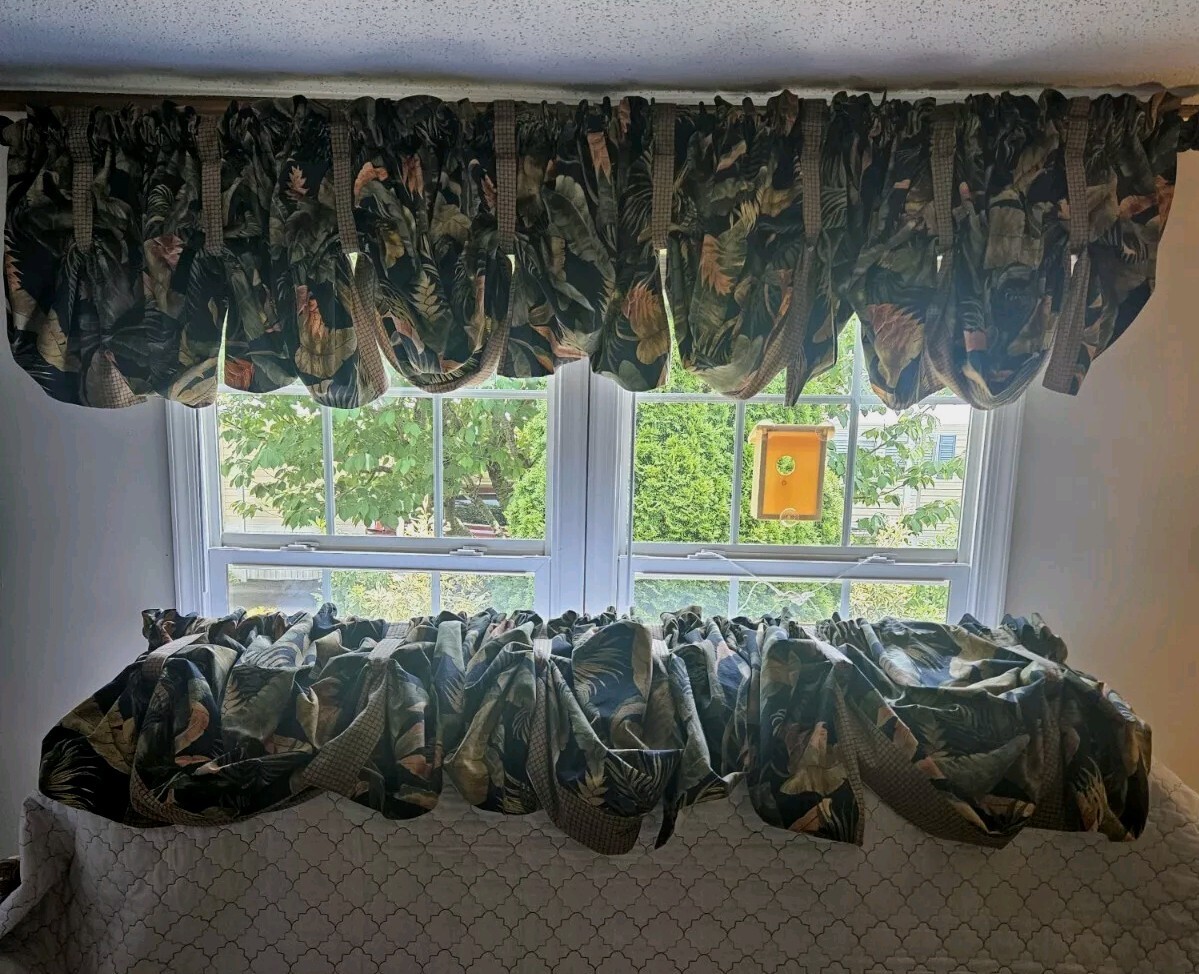 Thomasville 7pc Tahitian Black Sunset Valances 50W X 30H Sunrooms, Cafe Tiki bar