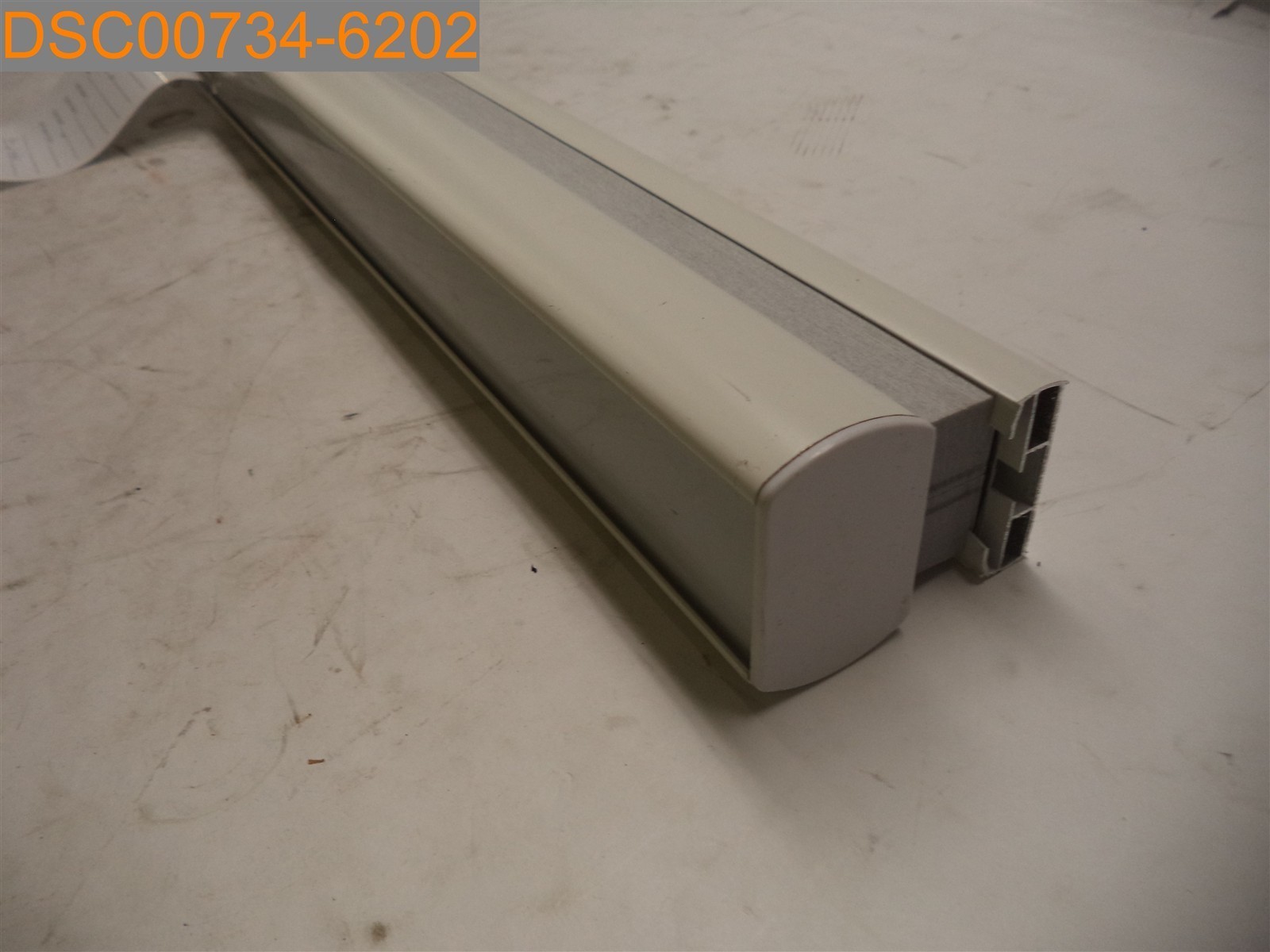 SCRATCHES: SC0005-WT-24 24″ Width