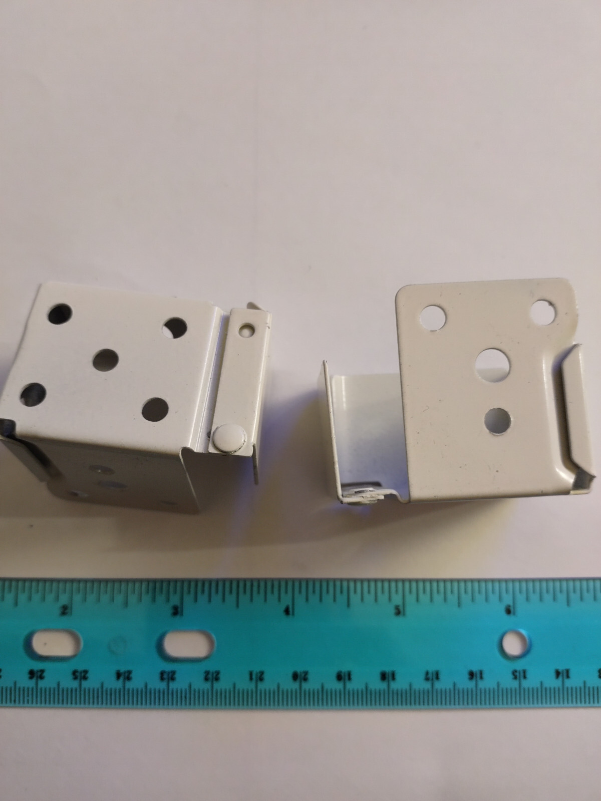 Mini Blind Bracket for 1″ X 1 1/2″ Headrail (inc. Bali): Metal (Box Style)
