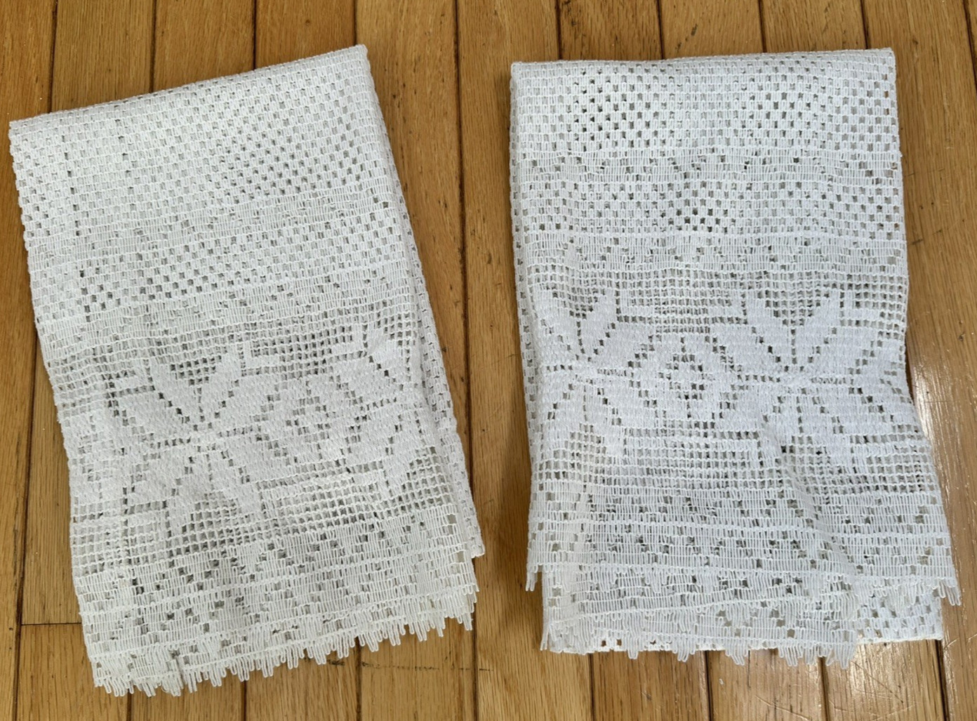 Unbranded white lace floral 2 panels each measuring W. 30″ L.23″