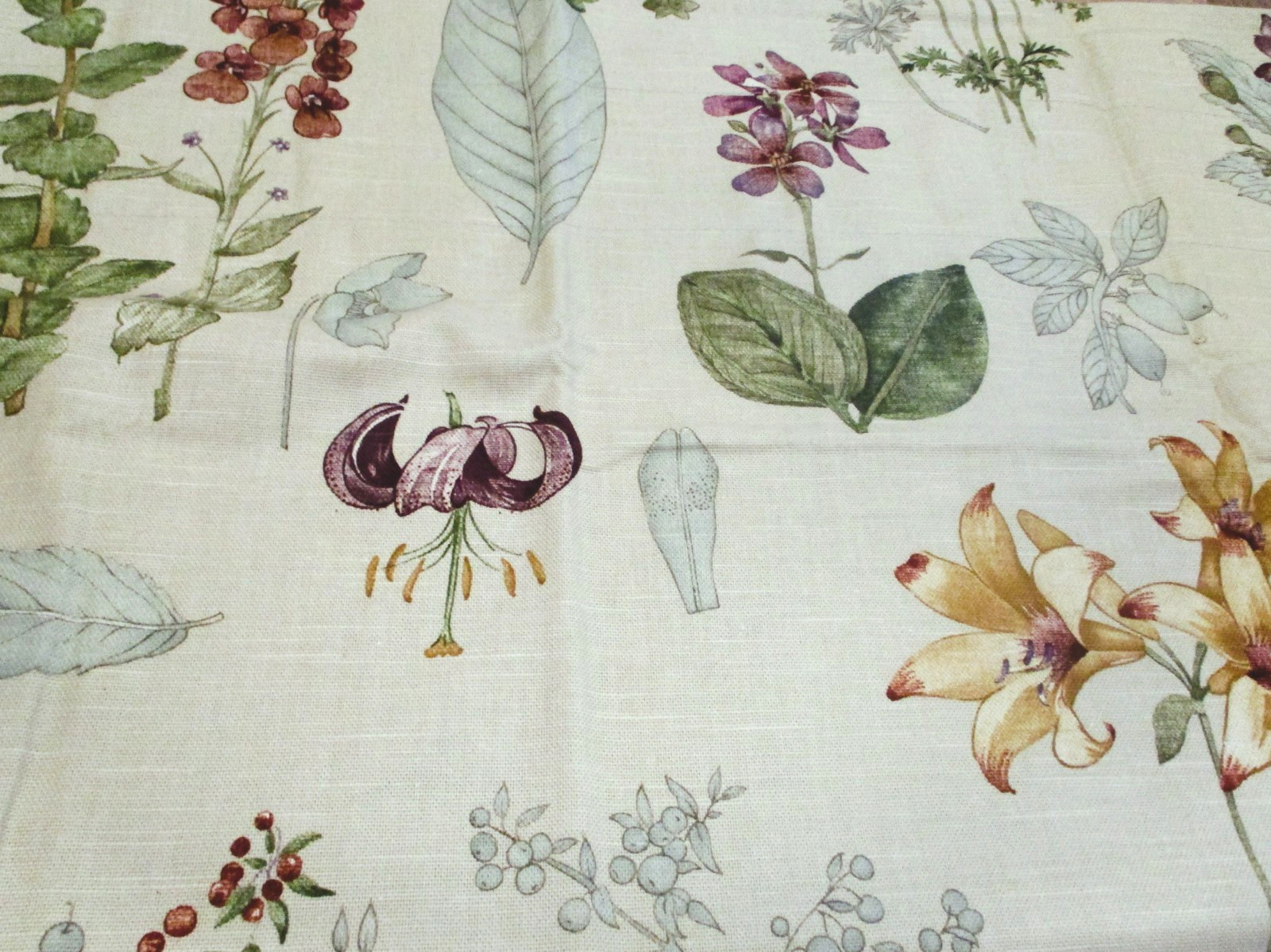 NIP Waverly Second Spring Natural Balloon Valance Florals Berries Ferns