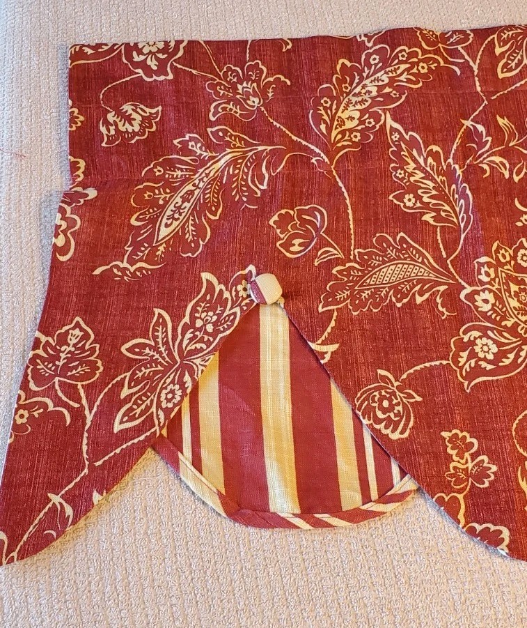 Williamsburg Everard Jacobean Scalloped Valance Red Floral Striped Set Of 3