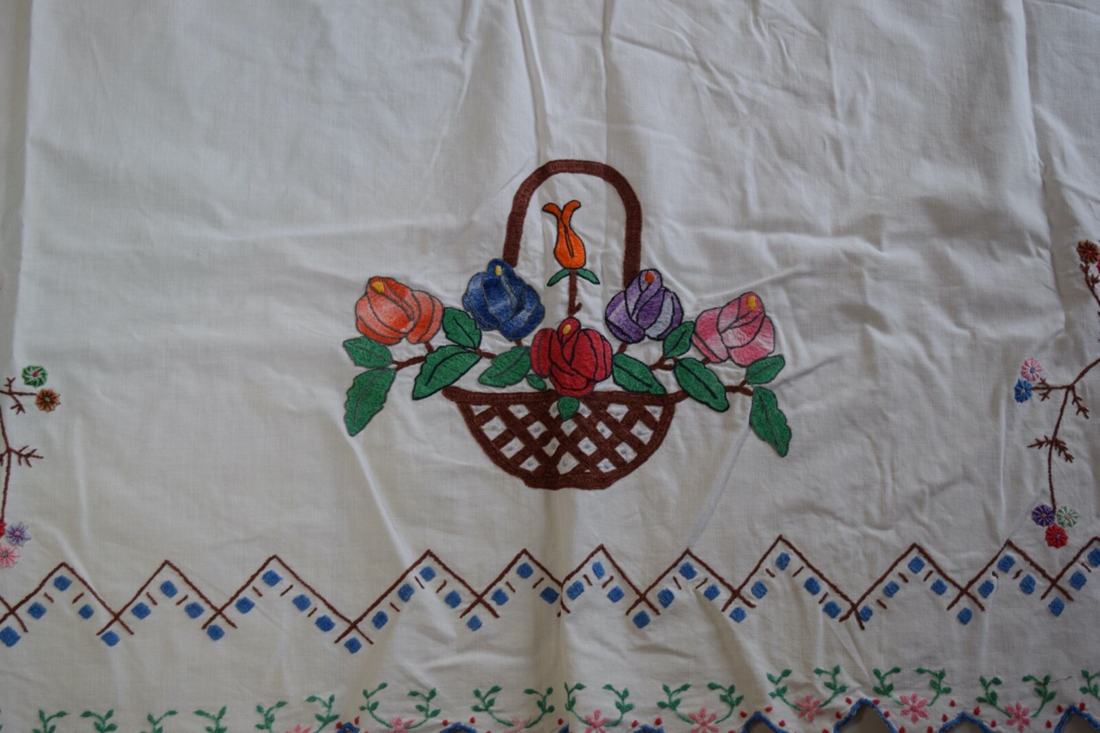 3593 Pretty vintage hand embroidered cotton valence/ curtain, floral baskets