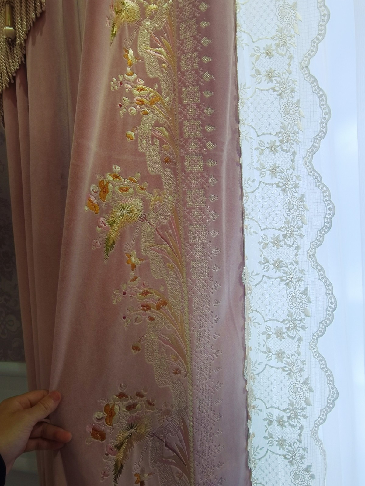 luxury European Embroidery valance pink lace bedroom Velvet curtain tulle M1776
