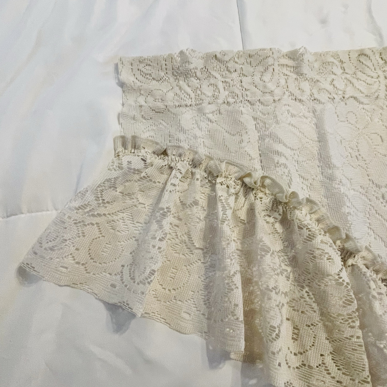 Vtg Ivory Lace Ruffle Valance 37×22” Cottage Core Victorian French Country