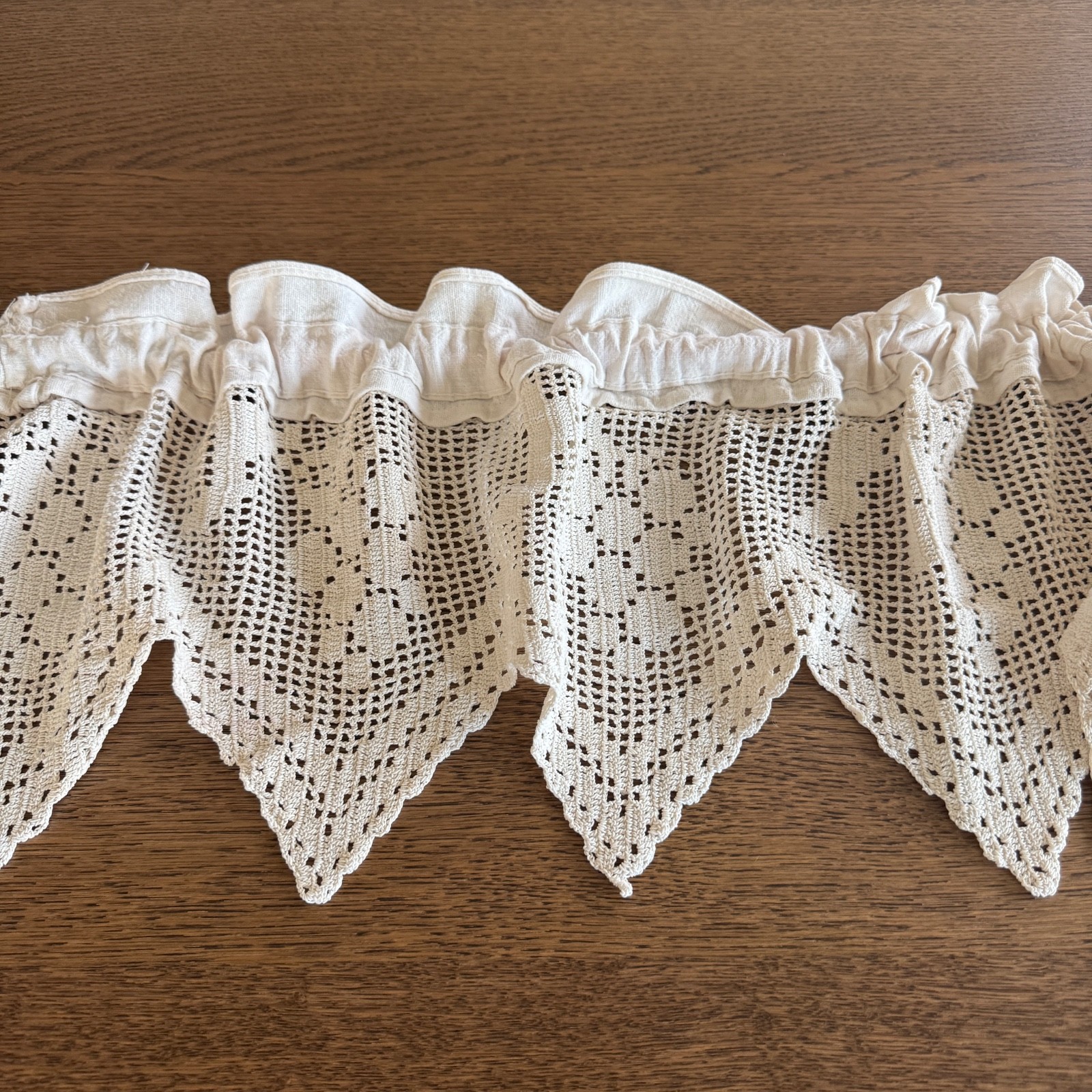 Vintage Crochet Lace Pointed Valance Grannycore Cottage Core Beige