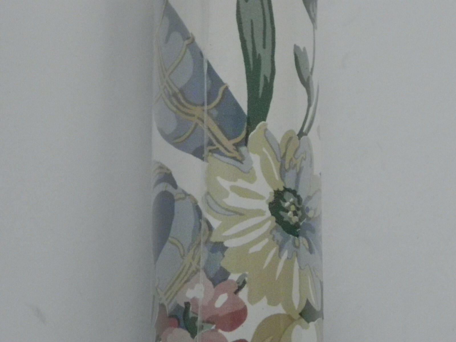 5 Yard Peel and Stick Border Wall Covering By Village Pattern 592752