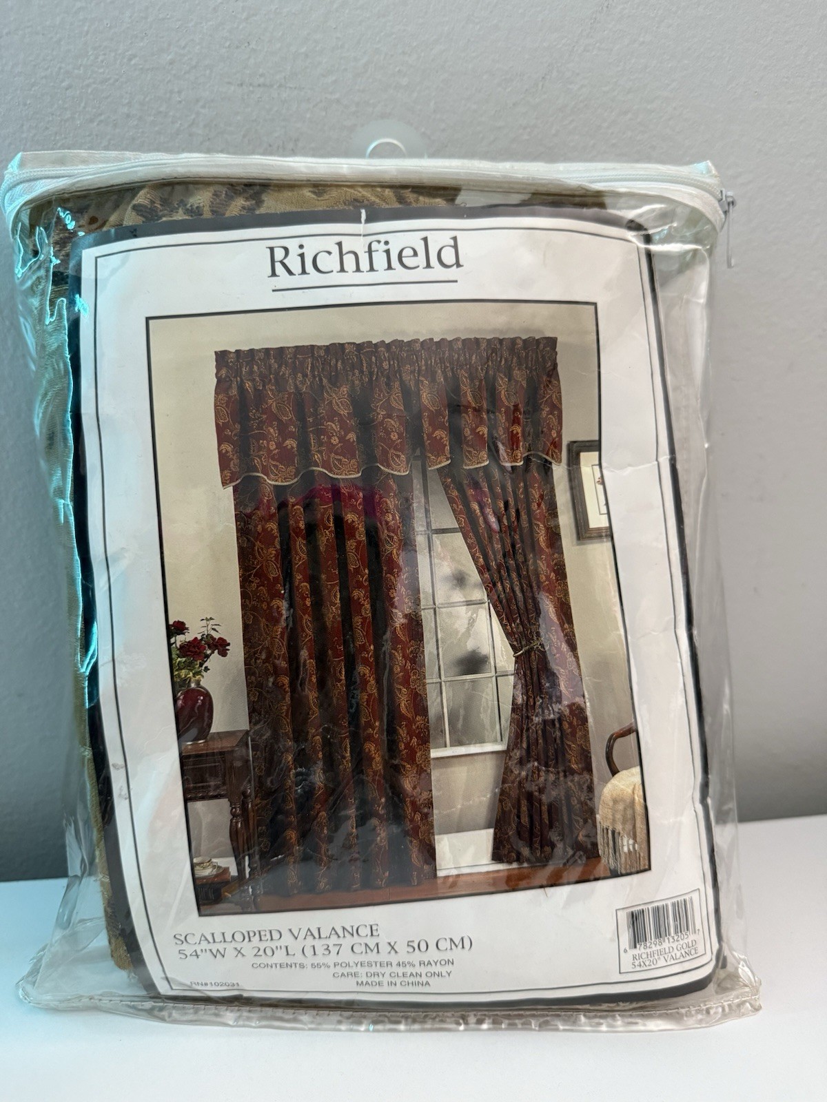Richfield Scalloped Valance 54” W X 20” L (137 CM X 50 CM)