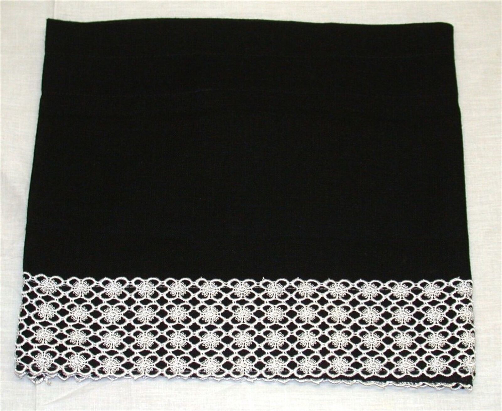 Valance w/ Lace Trim ~ Black & White ~ 13.5″ L x 60″ W **NEW**