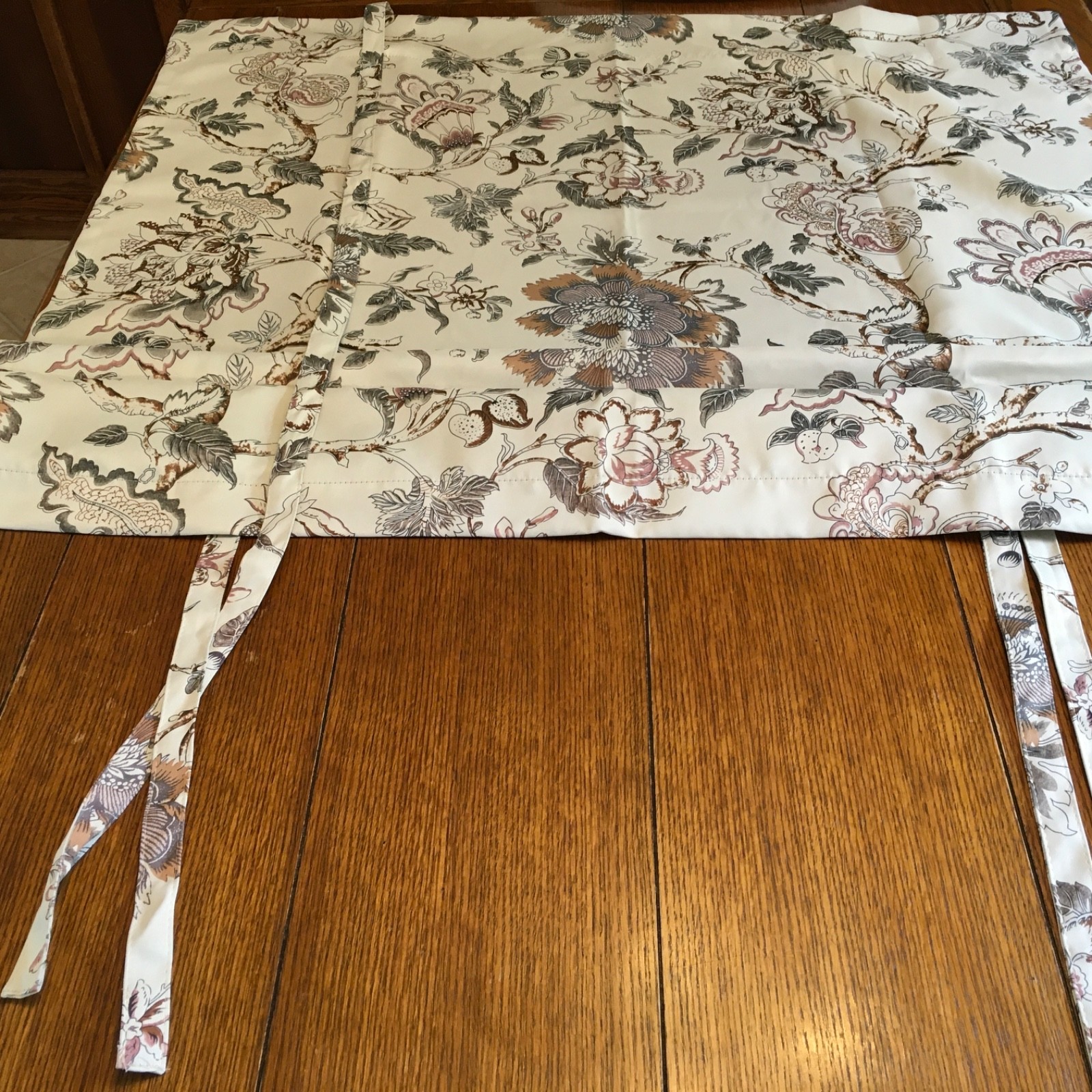 Curtain / Shade Curtain 42×63 long with ties for shade nice traditional colors