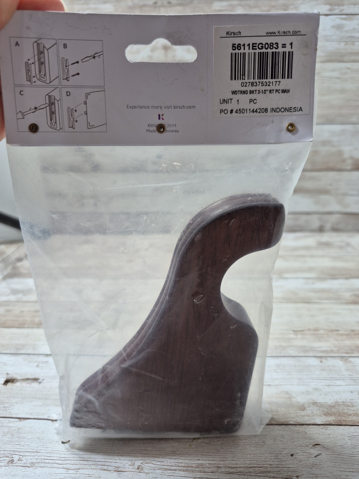 Kirsch Wood Trend Classic 3 1/2″ Return Bracket:1 3/8″ pole, Mahogany 5611EG083