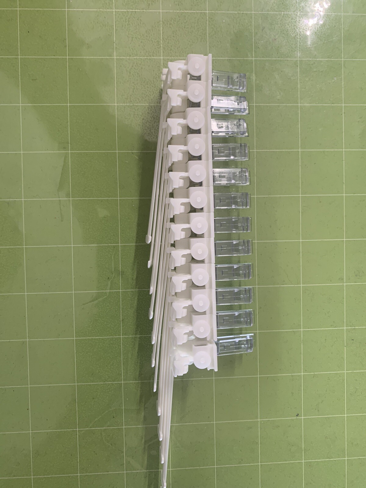 Graber / Bali Parts – New G85 Vertical Carrier ( Qty 12) Right Hand White Wheels