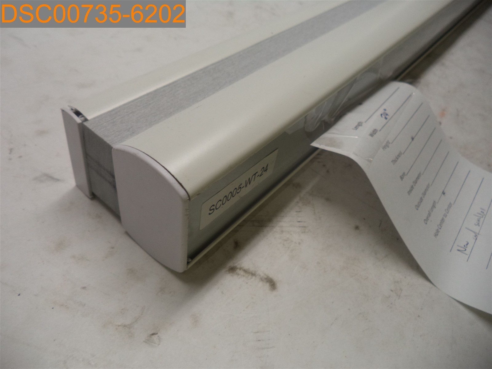 SCRATCHES: SC0005-WT-24 24″ Width